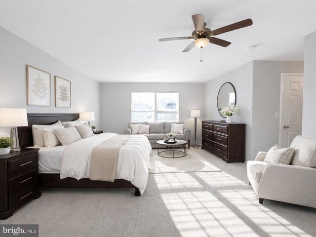 11 DRYDEN DR, Burlington, NJ 08016