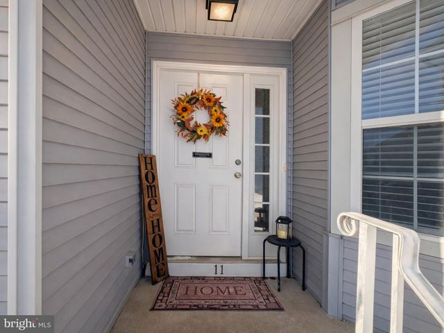 11 DRYDEN DR, Burlington, NJ 08016