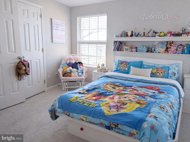 11 DRYDEN DR, Burlington, NJ 08016