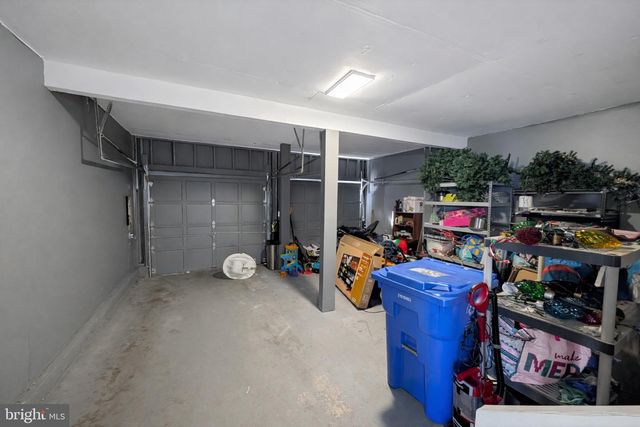 11 DRYDEN DR, Burlington, NJ 08016