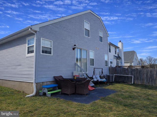 11 DRYDEN DR, Burlington, NJ 08016