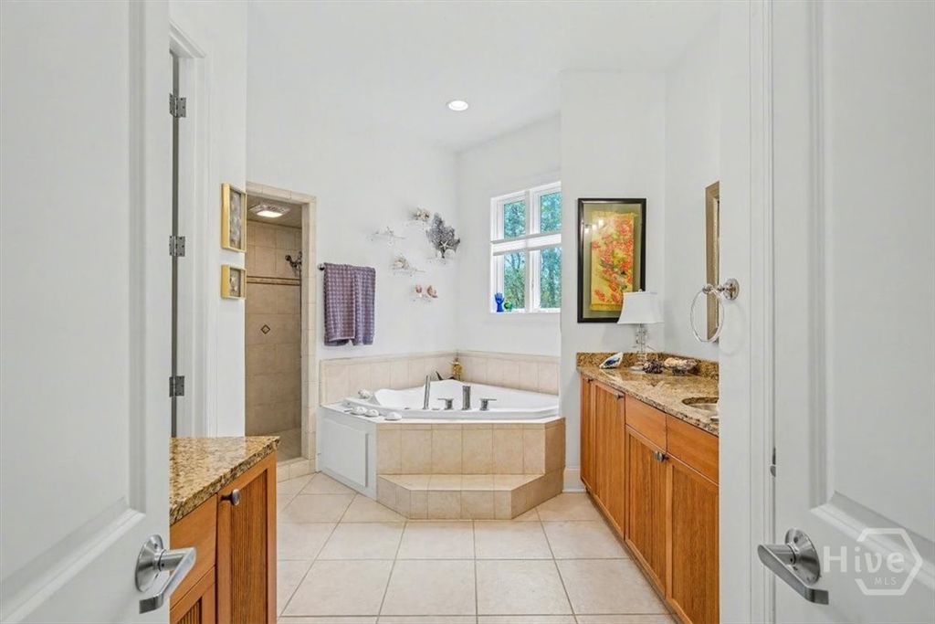 Image 20 of property listing at 9 Oak Glade Court, Savannah, GA 31411