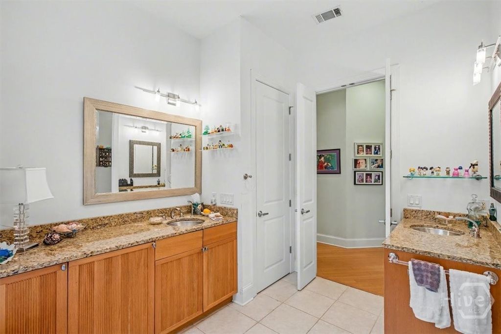 Image 21 of property listing at 9 Oak Glade Court, Savannah, GA 31411