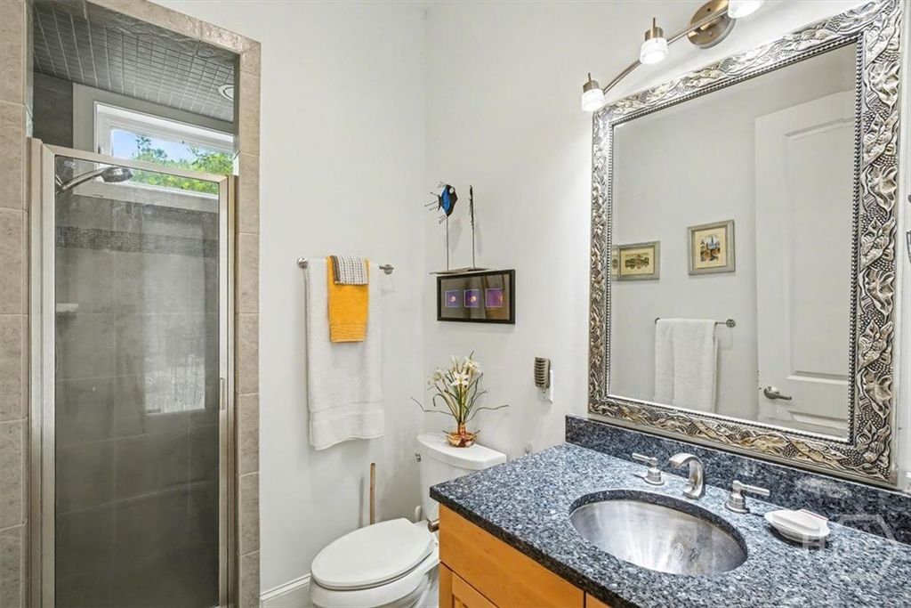 Image 28 of property listing at 9 Oak Glade Court, Savannah, GA 31411