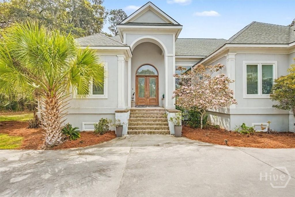 Image 3 of property listing at 9 Oak Glade Court, Savannah, GA 31411