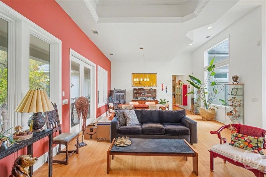 Image 7 of property listing at 9 Oak Glade Court, Savannah, GA 31411