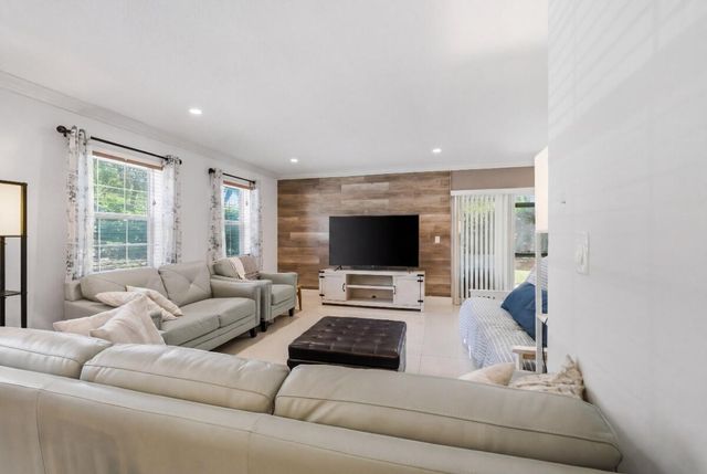 3050 N Riverside Drive 1a, Coral Springs, FL 33065
