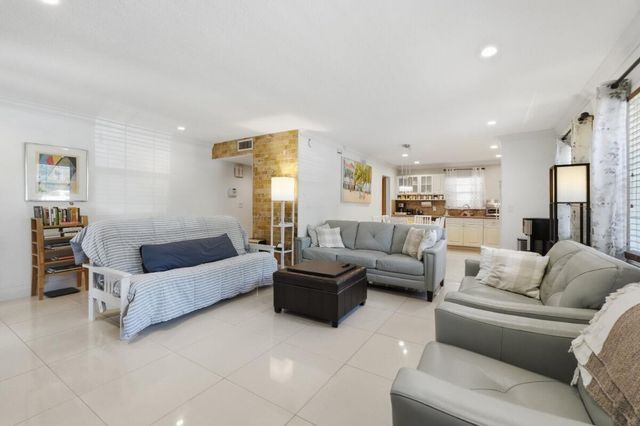 3050 N Riverside Drive 1a, Coral Springs, FL 33065
