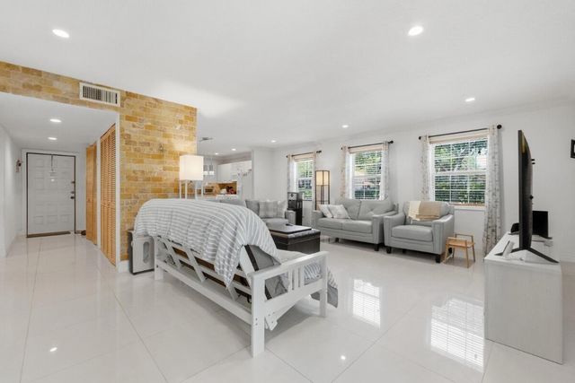 3050 N Riverside Drive 1a, Coral Springs, FL 33065