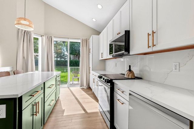 9858 Shepard Place, Wellington, FL 33414