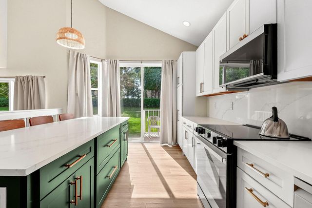 9858 Shepard Place, Wellington, FL 33414