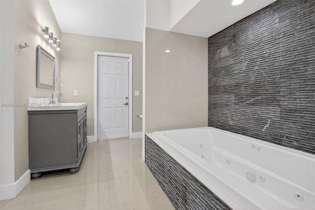 3540 N Park Road, Hollywood, FL 33021