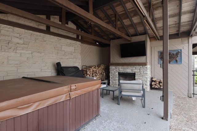 2028 Hillside COURT, Delafield, WI 53018