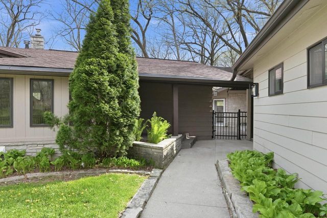 2028 Hillside COURT, Delafield, WI 53018