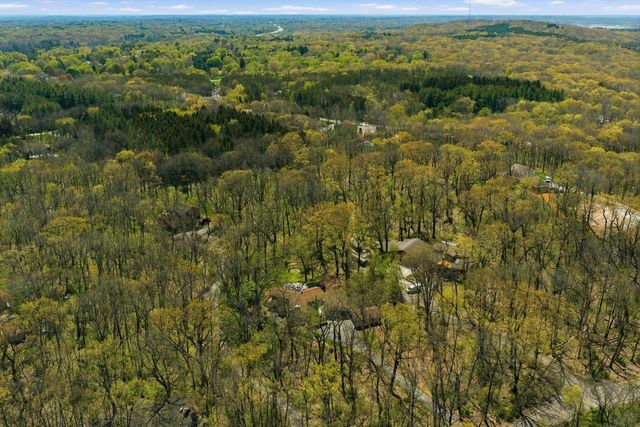 2028 Hillside COURT, Delafield, WI 53018