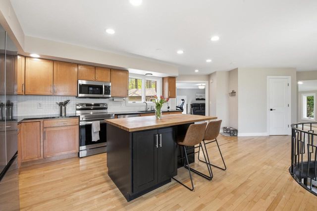 2028 Hillside COURT, Delafield, WI 53018