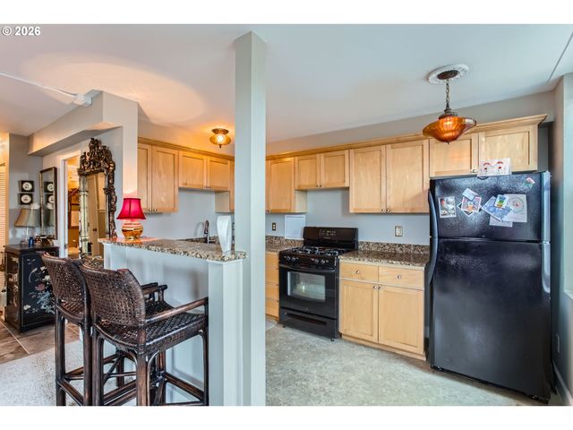 1205 Sw CARDINELL Dr 202, Portland, OR 97201