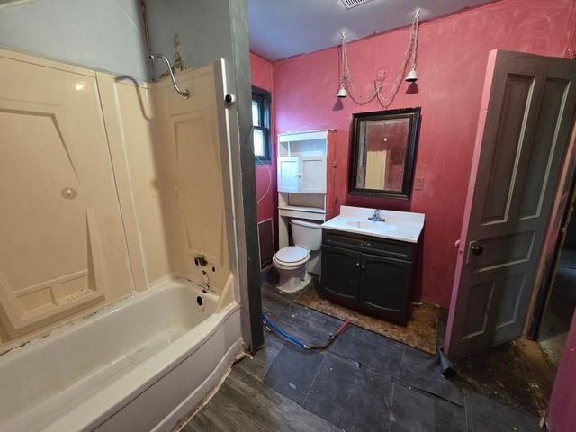 206 Chicago Street, Lakefield, MN 56150