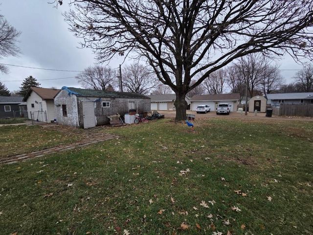 206 Chicago Street, Lakefield, MN 56150