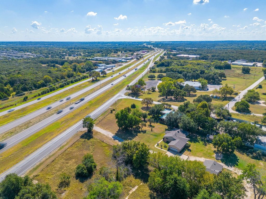 1060 S Burleson Boulevard, Burleson, TX 76028 — exterior
