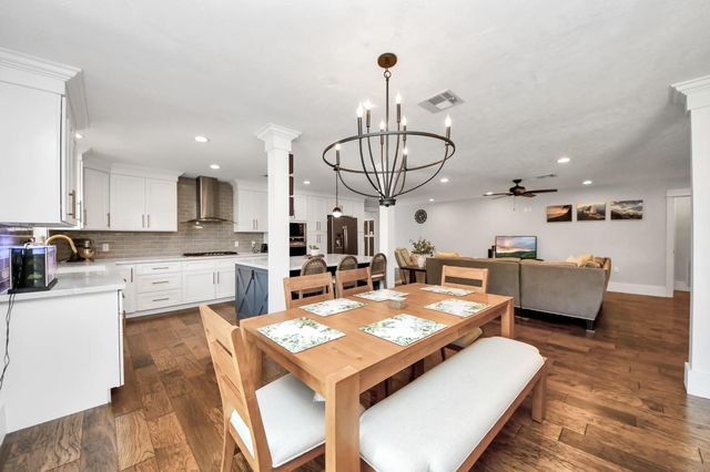 2219 Willowby Dr, Houston, TX 77008