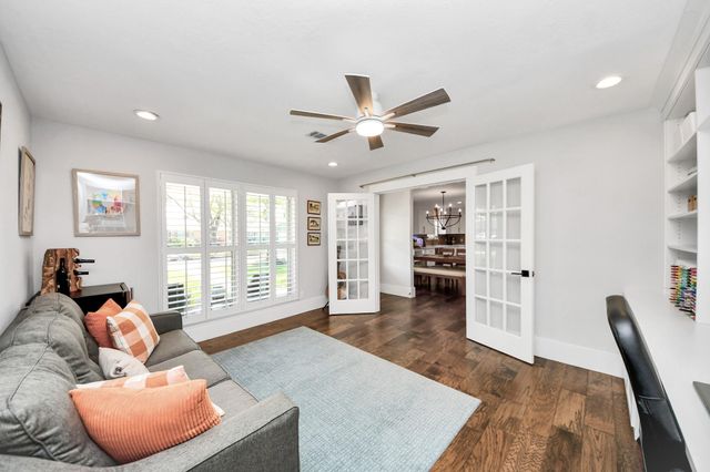 2219 Willowby Dr, Houston, TX 77008