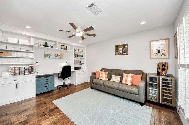 2219 Willowby Dr, Houston, TX 77008