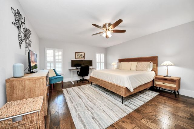 2219 Willowby Dr, Houston, TX 77008