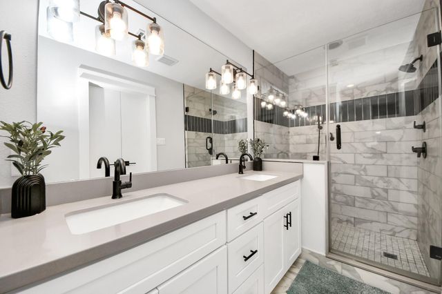 2219 Willowby Dr, Houston, TX 77008