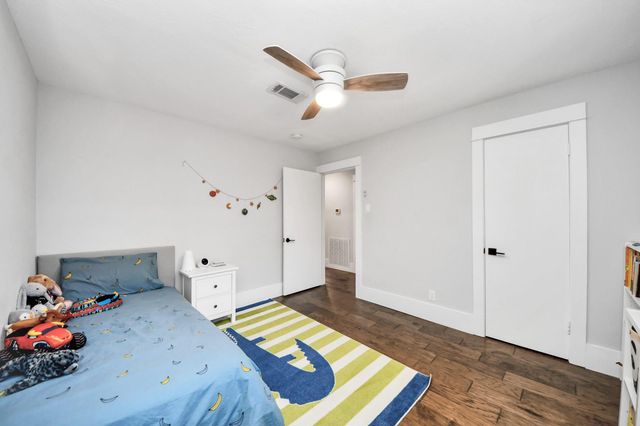 2219 Willowby Dr, Houston, TX 77008