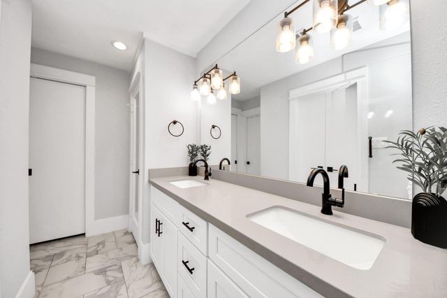 2219 Willowby Dr, Houston, TX 77008