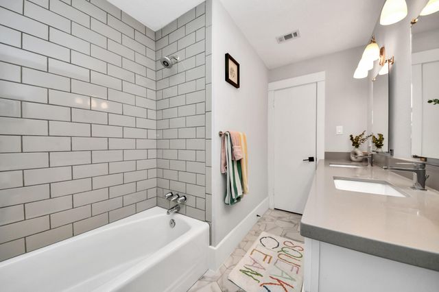 2219 Willowby Dr, Houston, TX 77008