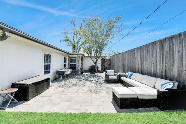 2219 Willowby Dr, Houston, TX 77008