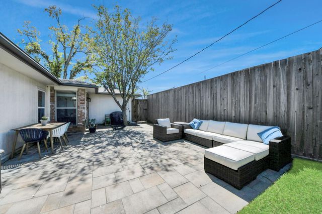 2219 Willowby Dr, Houston, TX 77008