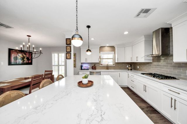 2219 Willowby Dr, Houston, TX 77008