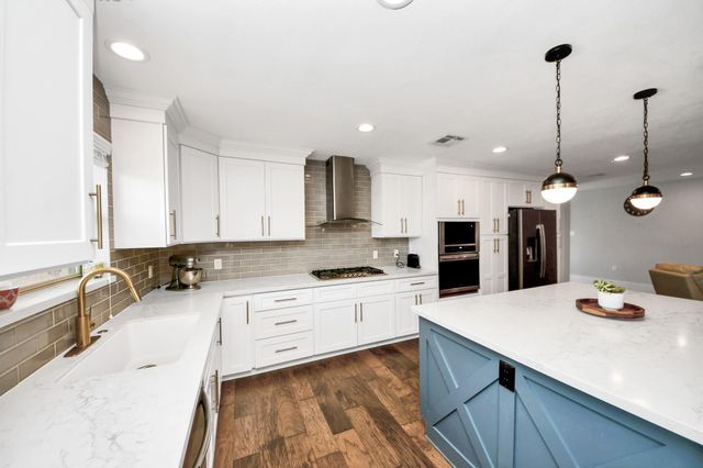 2219 Willowby Dr, Houston, TX 77008