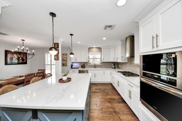 2219 Willowby Dr, Houston, TX 77008