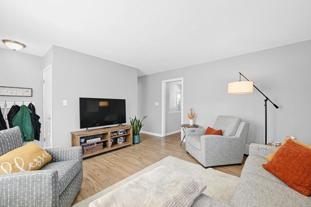 1213 Main STREET, Delafield, WI 53018