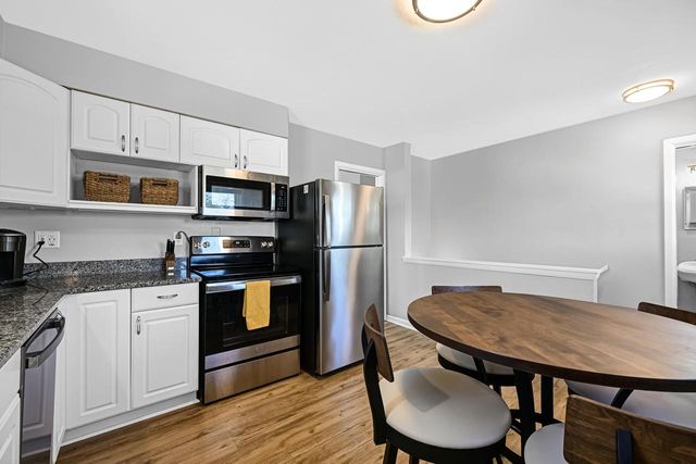 1213 Main STREET, Delafield, WI 53018