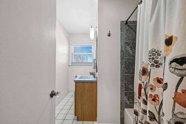 1213 Main STREET, Delafield, WI 53018