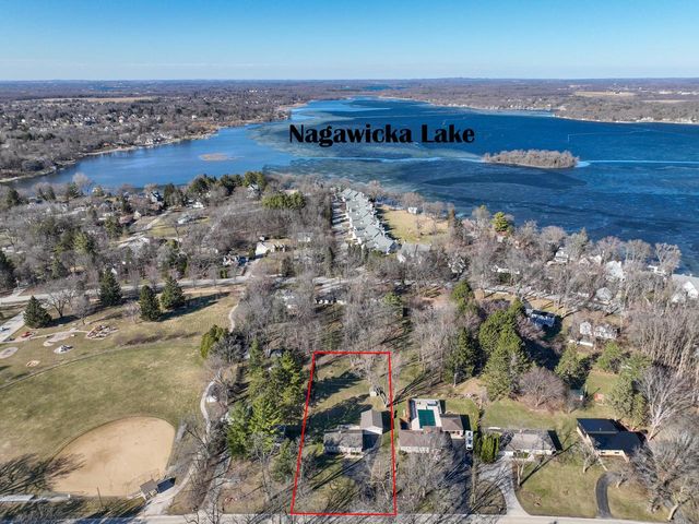 1213 Main STREET, Delafield, WI 53018