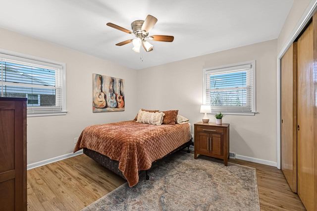 1213 Main STREET, Delafield, WI 53018