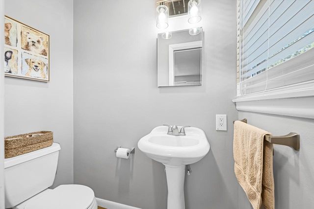 1213 Main STREET, Delafield, WI 53018