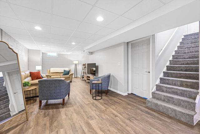 1213 Main STREET, Delafield, WI 53018