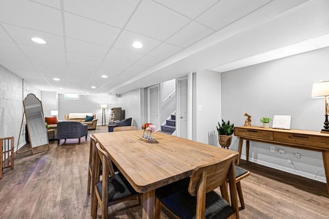 1213 Main STREET, Delafield, WI 53018