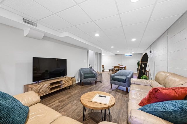 1213 Main STREET, Delafield, WI 53018