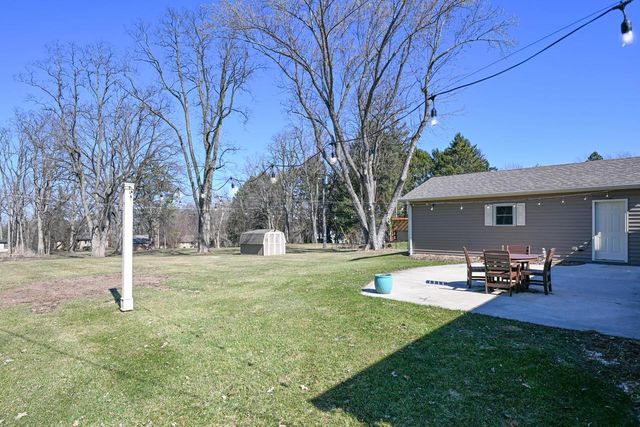 1213 Main STREET, Delafield, WI 53018