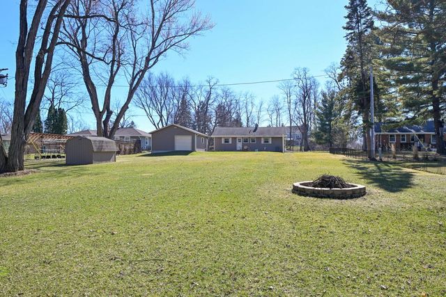 1213 Main STREET, Delafield, WI 53018