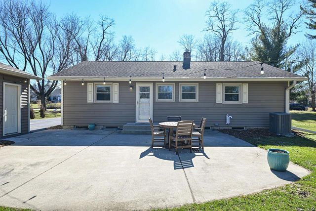 1213 Main STREET, Delafield, WI 53018