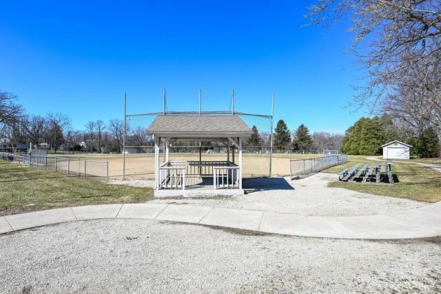 1213 Main STREET, Delafield, WI 53018